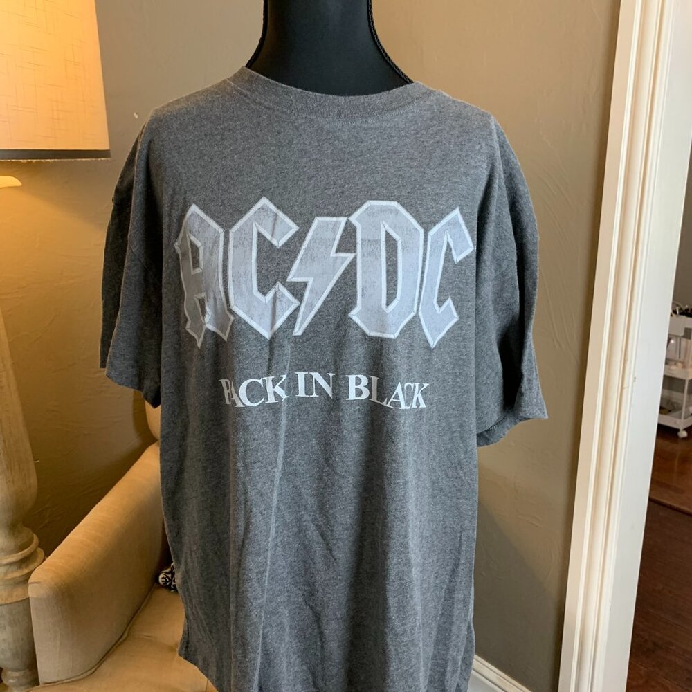 Women's H&M graphic AC/DC Back in Black Band T-Shirt, Size Large